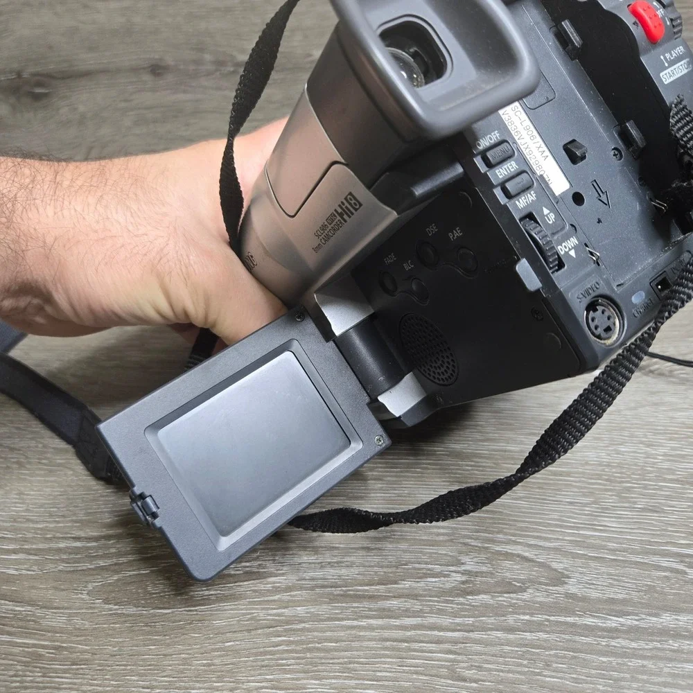 Samsung SCL906 NTSC Video Camera Camcorder (No battery or charger) As Is
